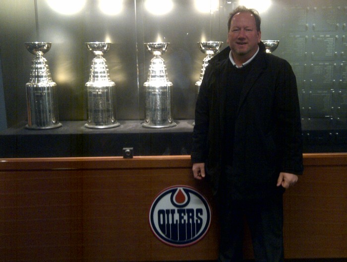 wylie-oilers-dressingroom (74K)